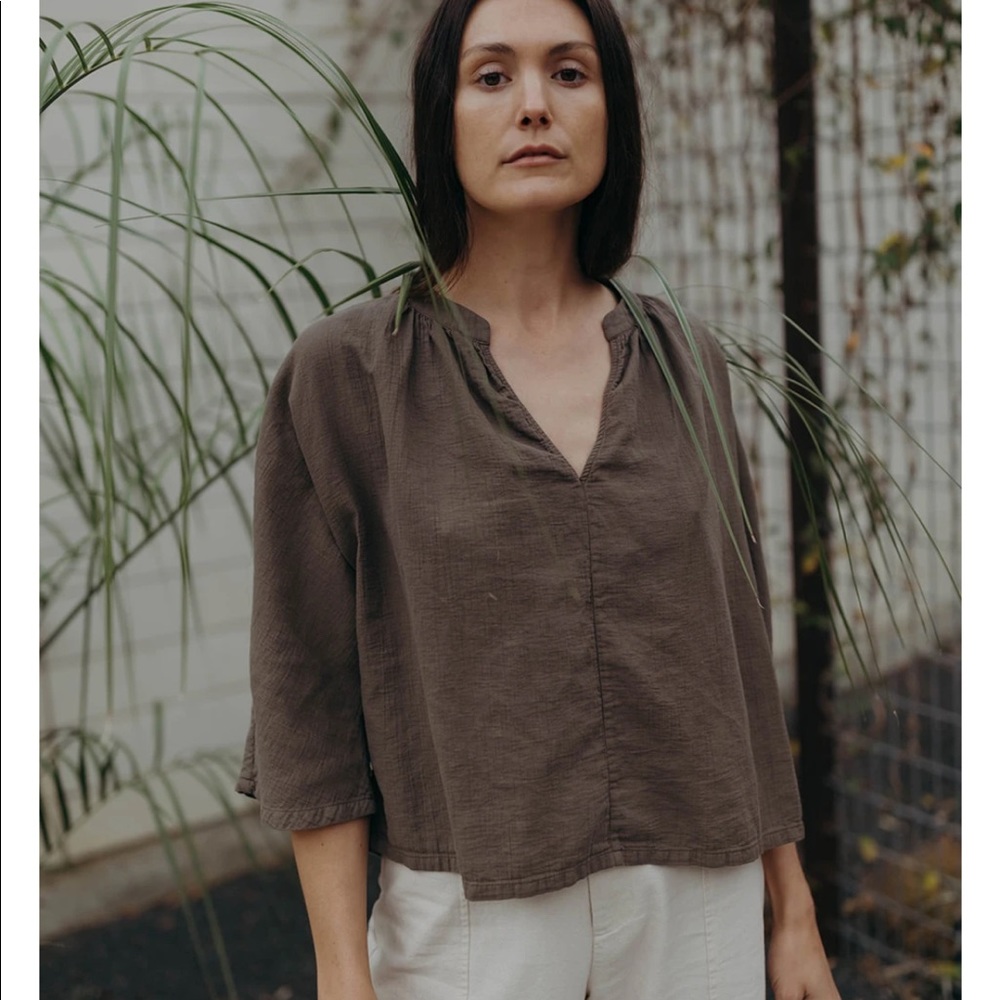 Esby Lily Top Basil NWOT